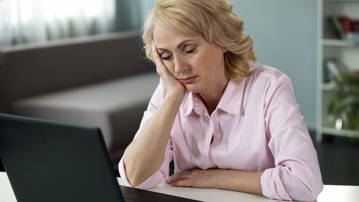 Obwohl wir wach sind, wird setzt die Konzentration aus - und das Gehirn geht kurzzeitig in einen "Schlafmodus". (Foto)