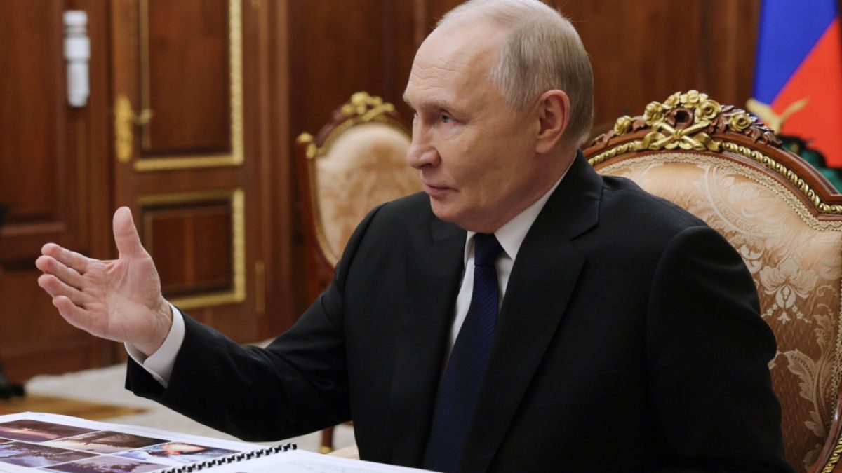 Berichten zufolge soll Wladimir Putin im Ukraine-Krieg auf einen Schlag Milit&auml;rflugzeuge im Wert von einer Milliarde US-Dollar eingeb&uuml;&szlig;t haben. (Foto)