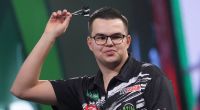 Gian van Veen hat in der Welt des Profi-Darts einen kometenhaften Start hingelegt und seinen niederländischen Landsmann Michael van Gerwen in Rekordzeit vom Siegerthron geschubst.