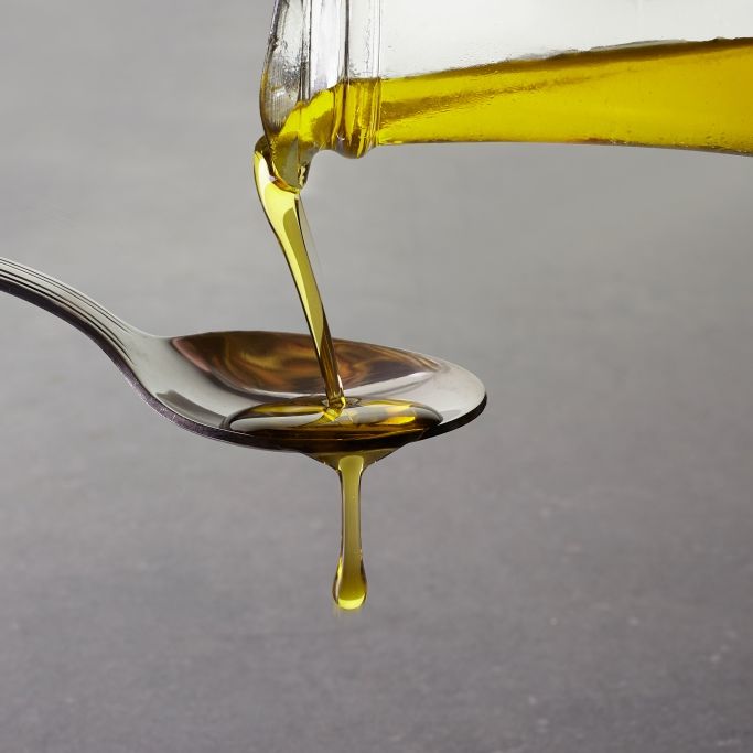 Olivenöl enttäuscht im Test - nur 4 von 25 Produkten überzeugen