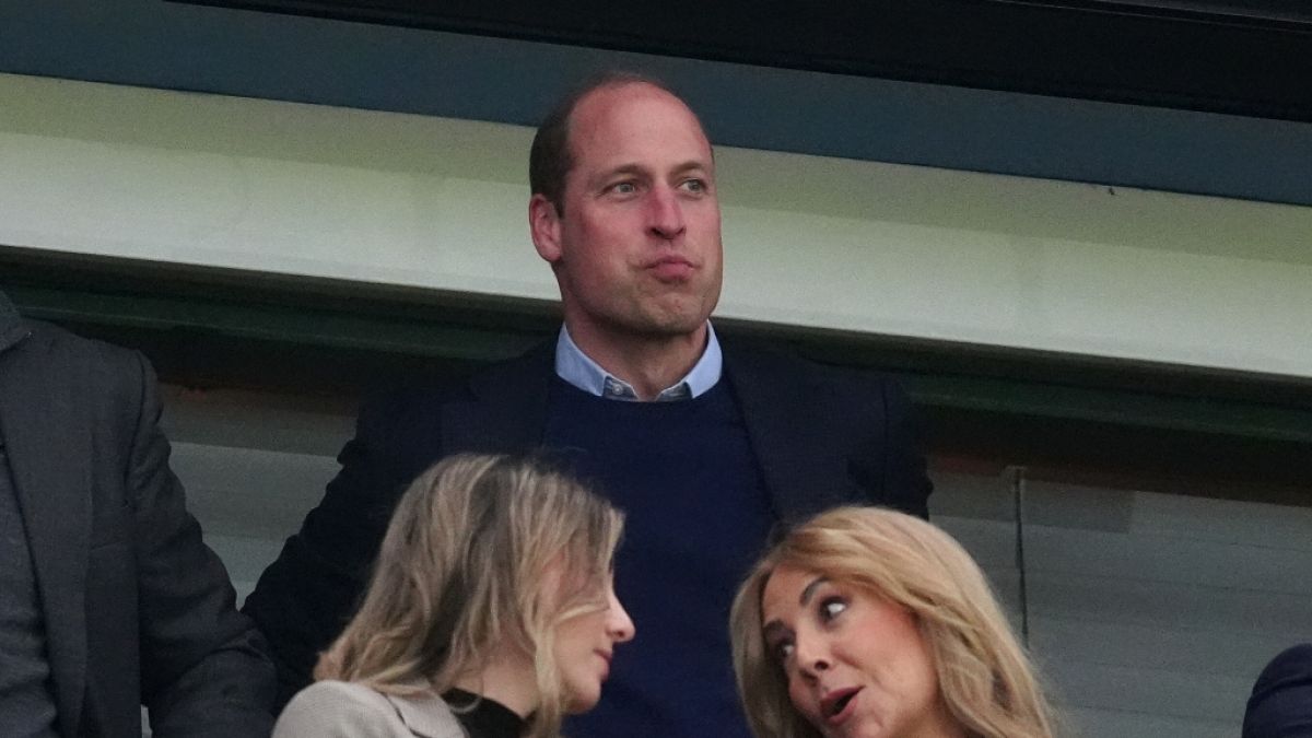 Bei royalen Pflichtterminen ist Prinz William stets reserviert, doch im Fu&szlig;ballstadion gehen mit dem britischen Thronfolger immer wieder die Pferde durch. (Foto)