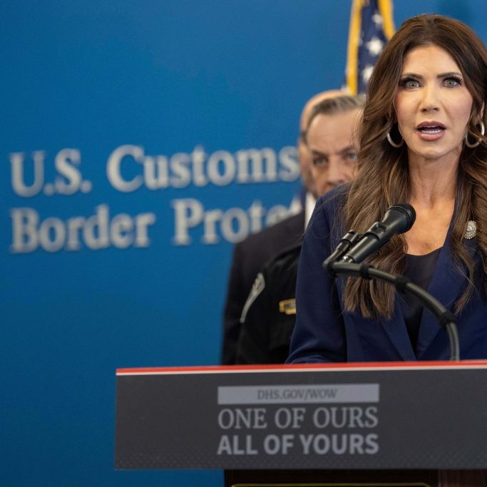 Trump mit eindringlicher Ansage - Heimatschutzministerin soll fernbleiben