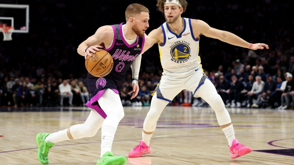 Guard Donte DiVincenzo von den Minnesota Timberwolves umspielt den&nbsp;Guard Brandin Podziemski von den Golden State Warriors, am 26.01.2026. (Symbolbild) (Foto)