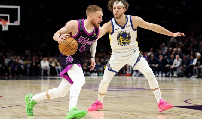 Guard Donte DiVincenzo von den Minnesota Timberwolves umspielt den Guard Brandin Podziemski von den Golden State Warriors, am 26.01.2026. (Symbolbild)