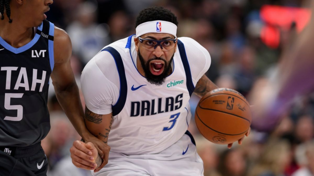 Anthony Davis von den Dallas Mavericks hat den Ball, am 08.01.2026. (Symbolbild) (Foto)