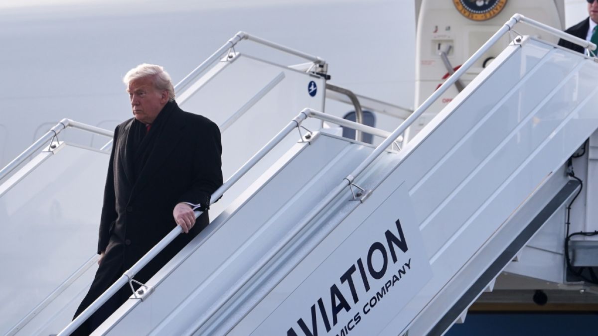 Donald Trump hat eine ganz eigene Begr&uuml;ndung daf&uuml;r parat, wieso er Flugzeugtreppen stets in Zeitlupe hinabsteigt. (Foto)