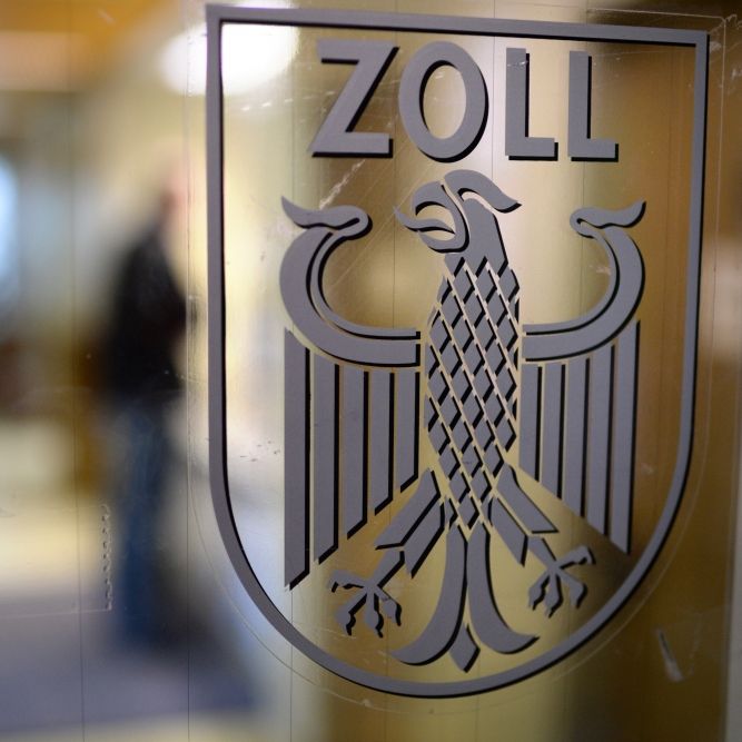 Zoll in Waidhaus stellt fast 20.000 Zigaretten bei Kontrolle auf der A6 sicher