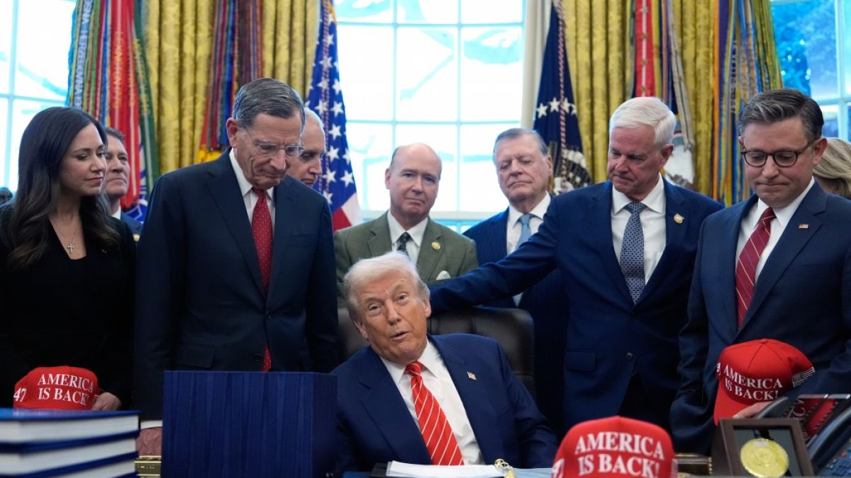 Donald Trump schw&auml;rmt im Oval Office von seiner Frau Melania. (Foto)