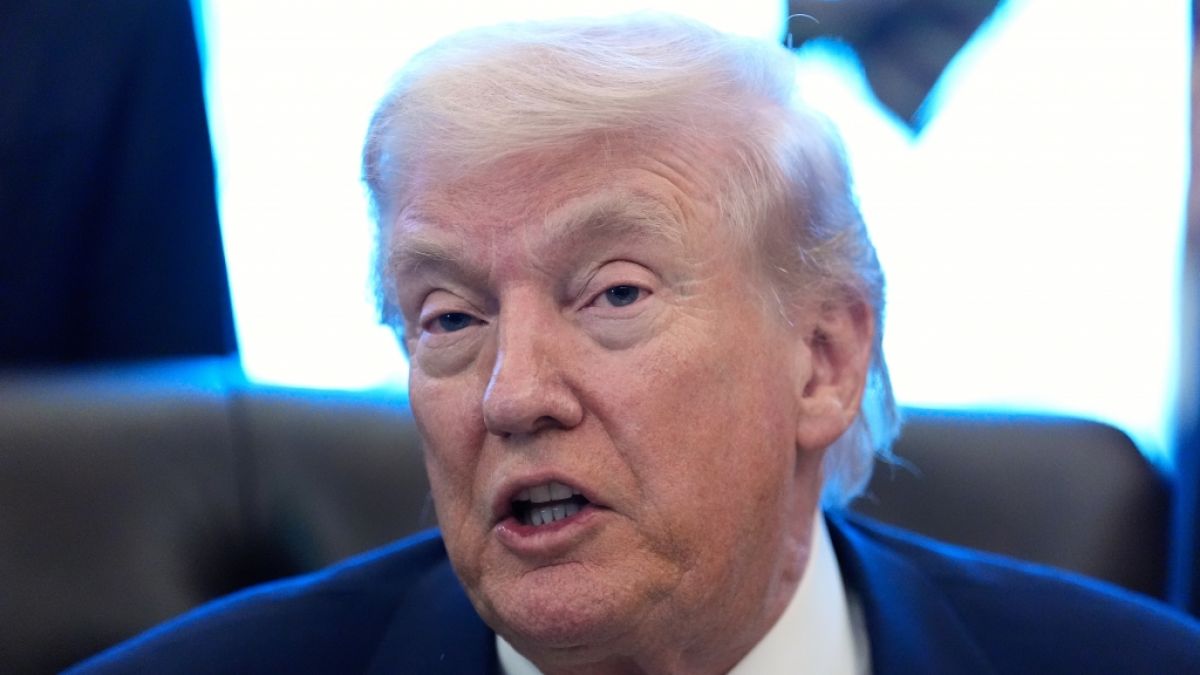 Donald Trump machte vor laufenden Kameras klar, dass er in den russischen Luftangriffen auf die Ukraine keinen Versto&szlig; gegen seine Waffenruhe-Absprache mit Wladimir Putin sieht. (Foto)