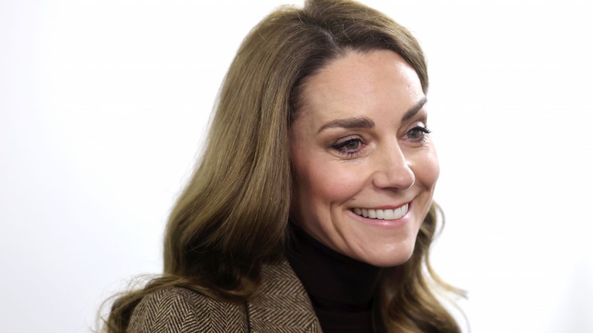 Als Prinzessin Kate Bekanntschaft mit Cockerspaniel Barney machte, stand der 44-J&auml;hrigen die Freude ins Gesicht geschrieben. (Foto)