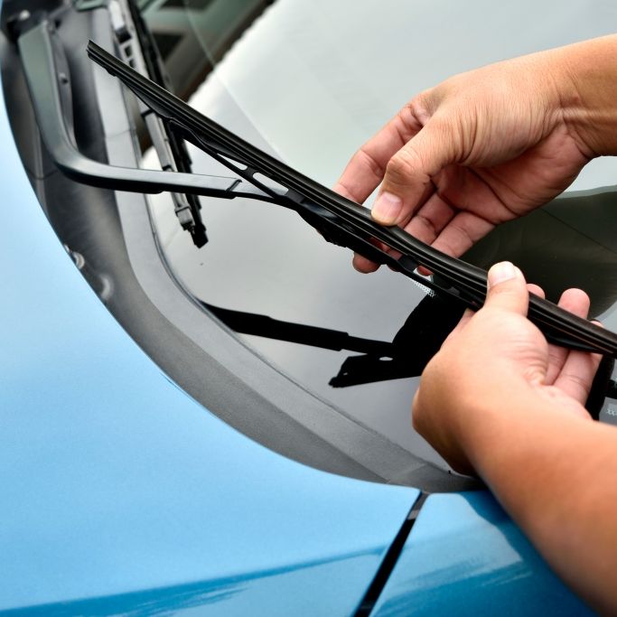 Scheibenwischer zieht Schlieren? Diese Maßnahmen helfen