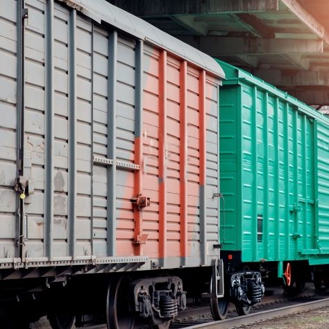 Video zeigt riesigen Feuerball - Züge in Brand geraten