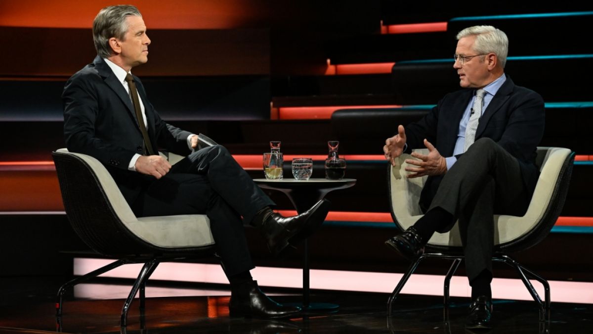 Markus Lanz (rechts) im Gespr&auml;ch mit Norbert R&ouml;ttgen (links). (Foto)