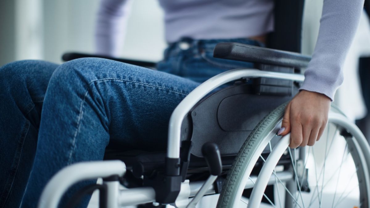 Multiple Sklerose kann sich in einer Vielzahl von Symptomen &auml;u&szlig;ern - darunter auch eingeschr&auml;nkte Bewegungsf&auml;higkeit. (Foto)