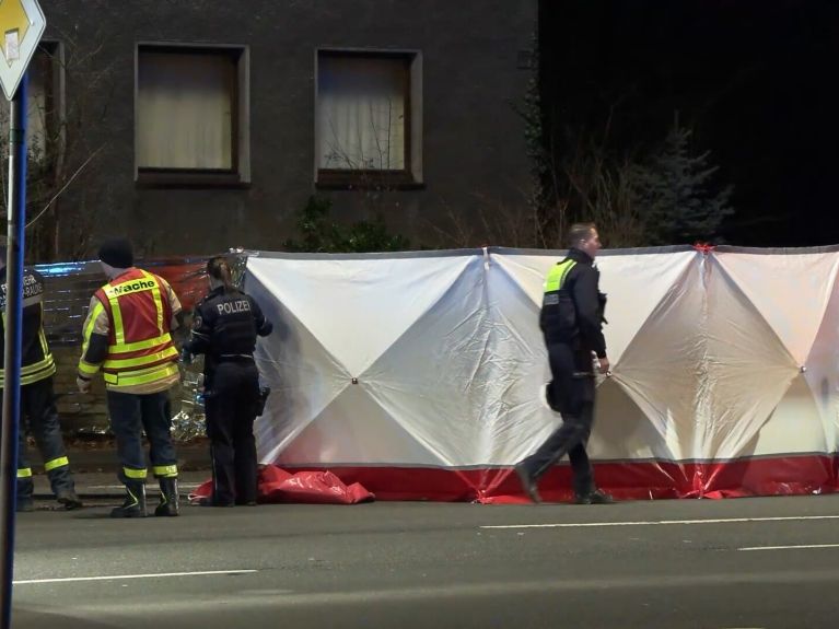 Tötungsdelikt in Castrop-Rauxel: Mordverdacht statt Notwehr - Tatverdächtige (17) auf der Flucht