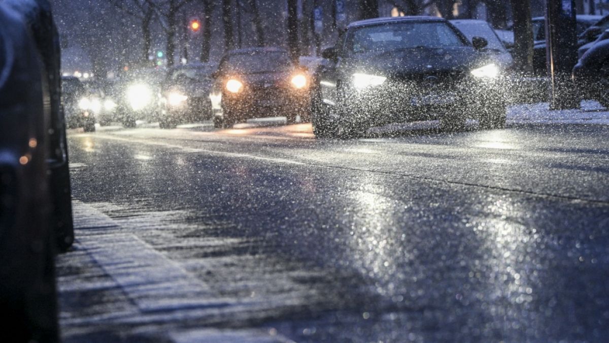 Der DWD hat eine Gl&auml;ttewarnung herausgegeben (Symbolbild). (Foto)