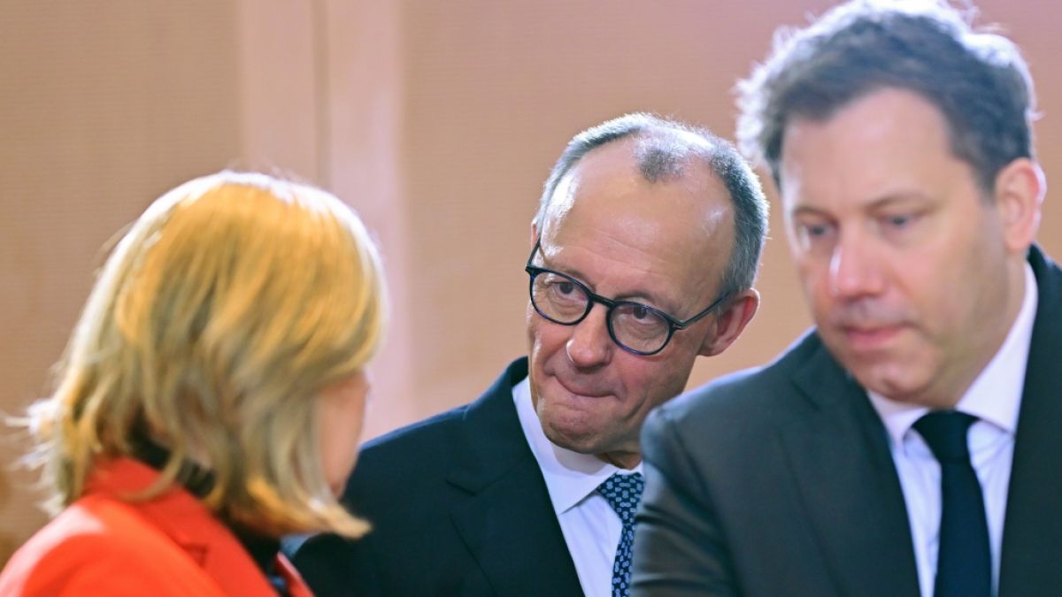 Nur jeder vierte Deutsche ist einer aktuellen Umfrage zufolge mit Kanzler Merz zufrieden. W&auml;hrend die Union in der W&auml;hlergunst abrutscht, profitiert der Koalitionspartner SPD von der Schw&auml;che des Regierungschefs. (Foto)