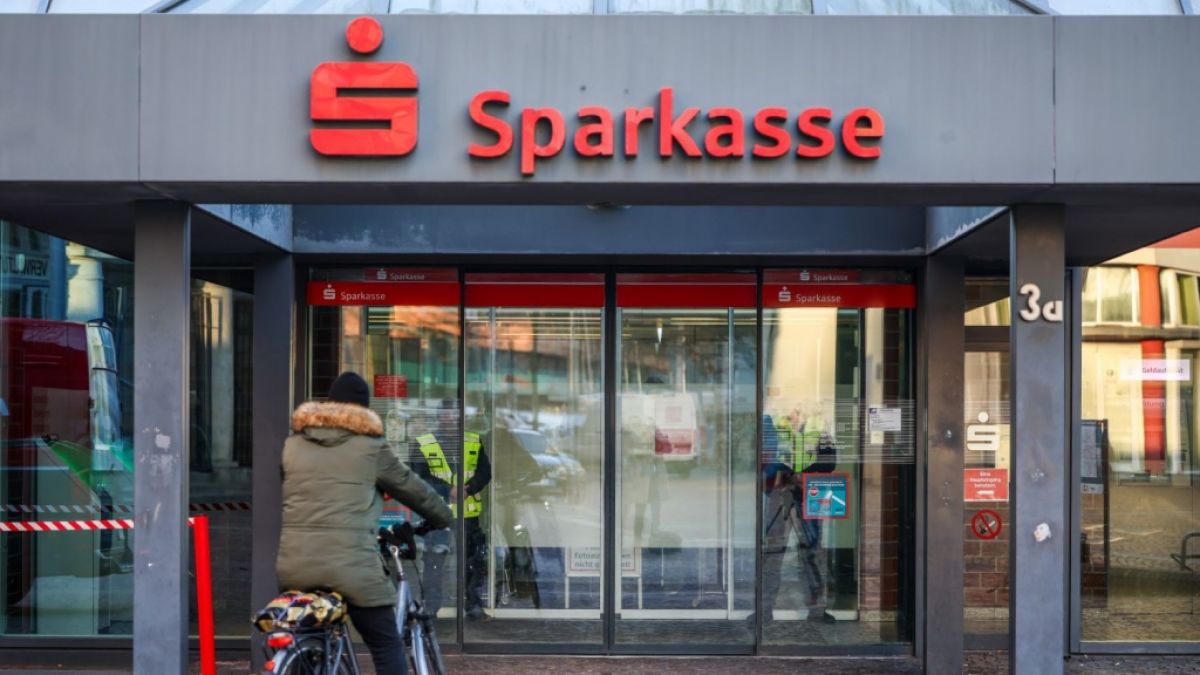 Kunden beklagen die fehlende Kommunikation nach dem Raub in einer Gelsenkirchener Sparkasse. (Foto)