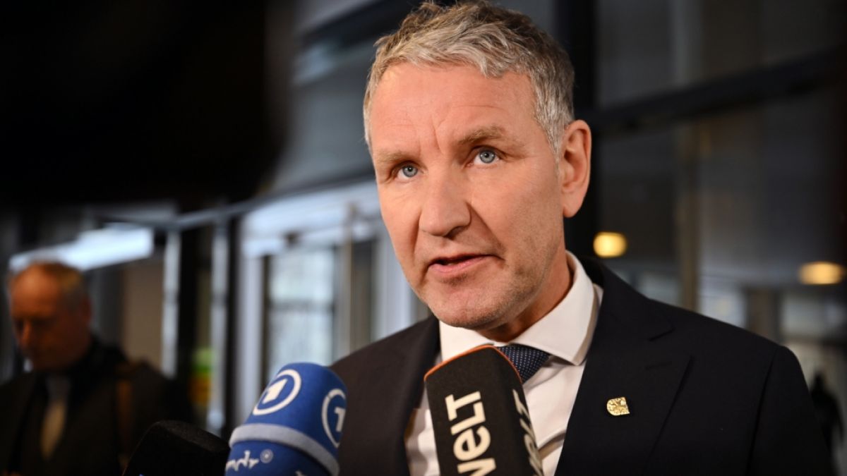 Der AfD-Politiker H&ouml;cke ist wegen einer verbotenen Nazi-Parole bereits verurteilt worden. Jetzt pr&uuml;ft die Polizei einen neuen Vorfall. (Foto)