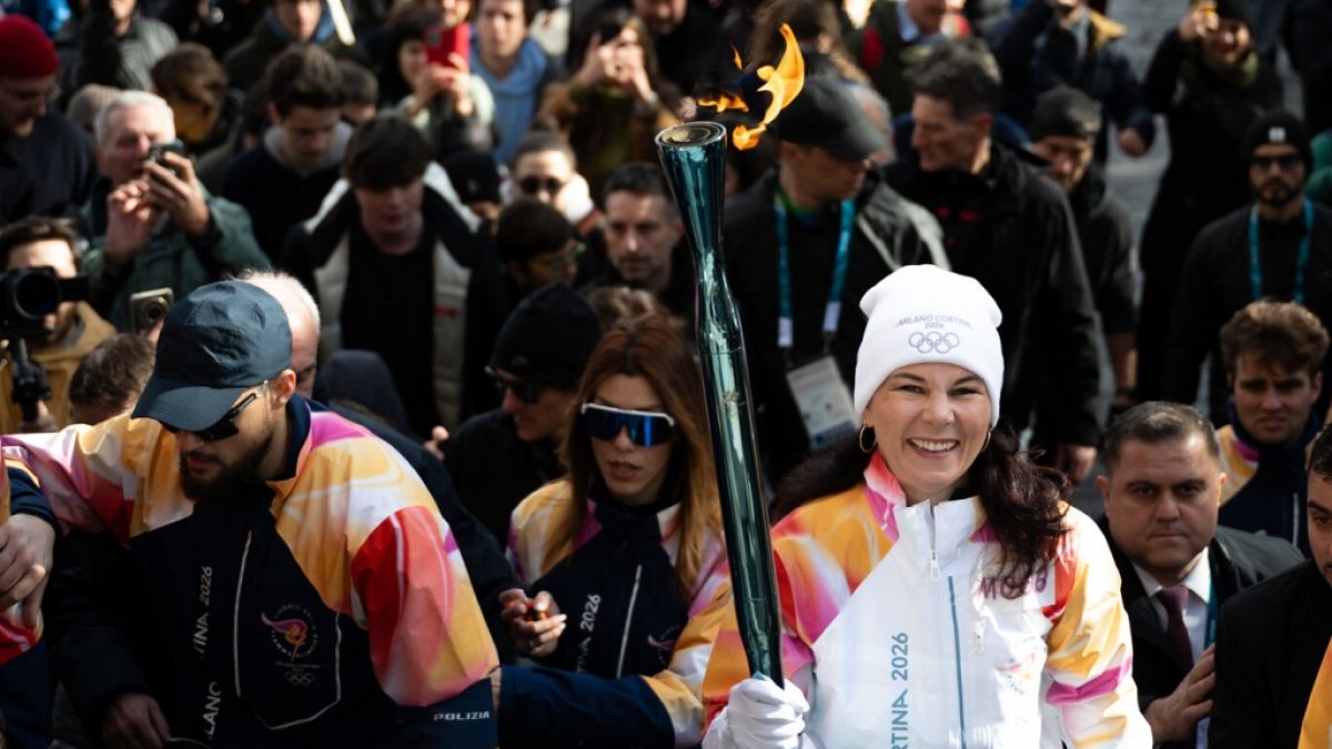 Annalena Baerbock, Pr&auml;sidentin der UN-Vollversammlung und ehemalige Bundesau&szlig;enministerin, beim olympischen Fackellauf. (Foto)
