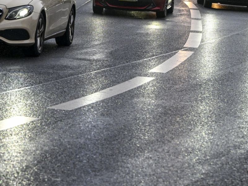 Dauerfrost und Eisregen: Luftmassengrenze über Deutschland - Meteorologen warnen vor Glatteis-Gefahr