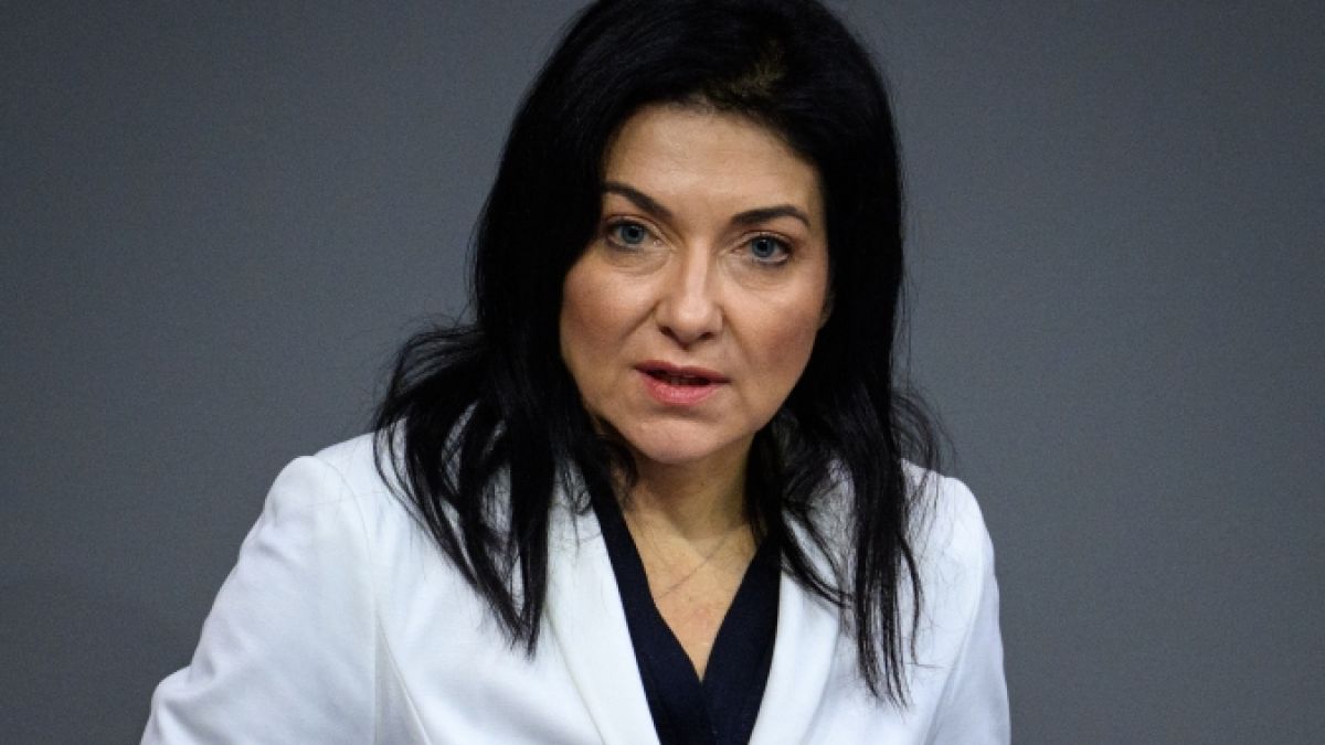 Hat Katherina Reiche als Wirtschaftsministerin versagt? Aufgrund historisch niedriger Gasspeicherst&auml;nde soll die CDU-Politikerin jetzt in einer Sondersitzung vor den Bundestags-Ausschuss zitiert werden. (Foto)