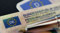 Bislang war ein neuer Personalausweis für 37 Euro zu haben - seit Anfang Februar kostet ein neues Ausweisdokument fast 25 Prozent mehr.