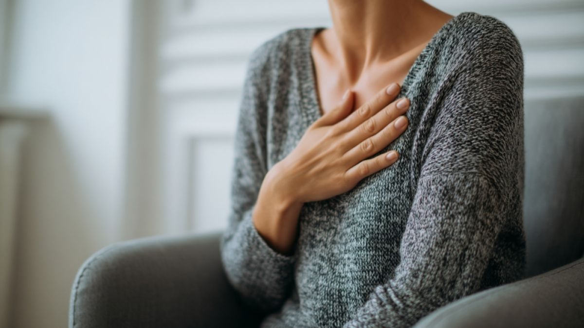 Ein Kardiologe warnt vor zwei Symptomen, die auf einen stillen Herzinfarkt hindeuten. (Foto)