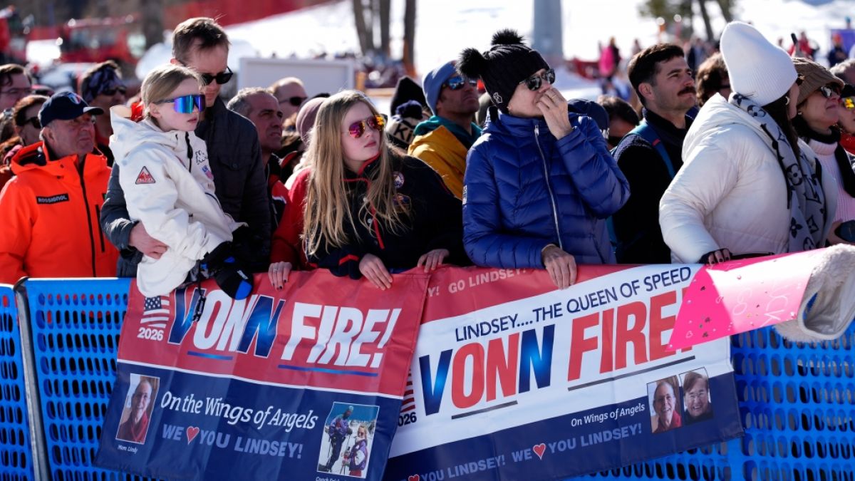Wintersport-Fans in Cortina d'Ampezzo reagierten entsetzt nach dem Sturz der US-Amerikanerin Lindsey Vonn. (Foto)