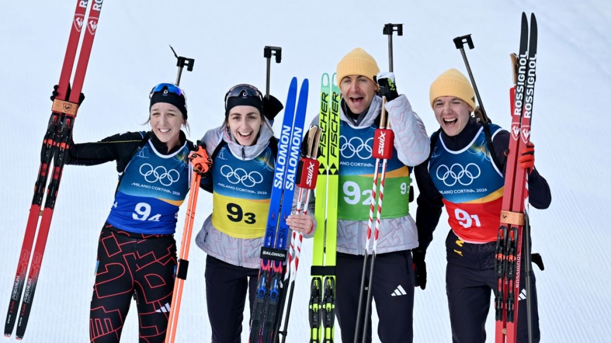 Franziska Preu&szlig;, Vanessa Voigt, Philipp Nawrath und Justus Strelow (v.l.) haben Bronze f&uuml;r Deutschland in der Biathlon-Mixed-Staffel geholt. (Foto)