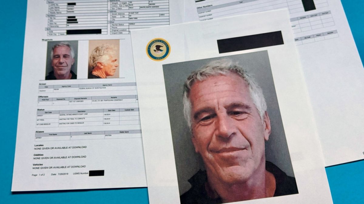 Dokumente mit geschw&auml;rzten Passagen, die in den vom US-Justizministerium freigegebenen Jeffrey-Epstein-Akten enthalten sind (Foto)