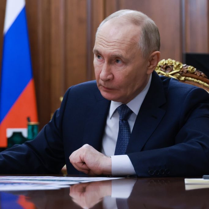 Spekulationen um seltsames Grinsen - Geheim-Dokumente auf neuen Bildern zu sehen?