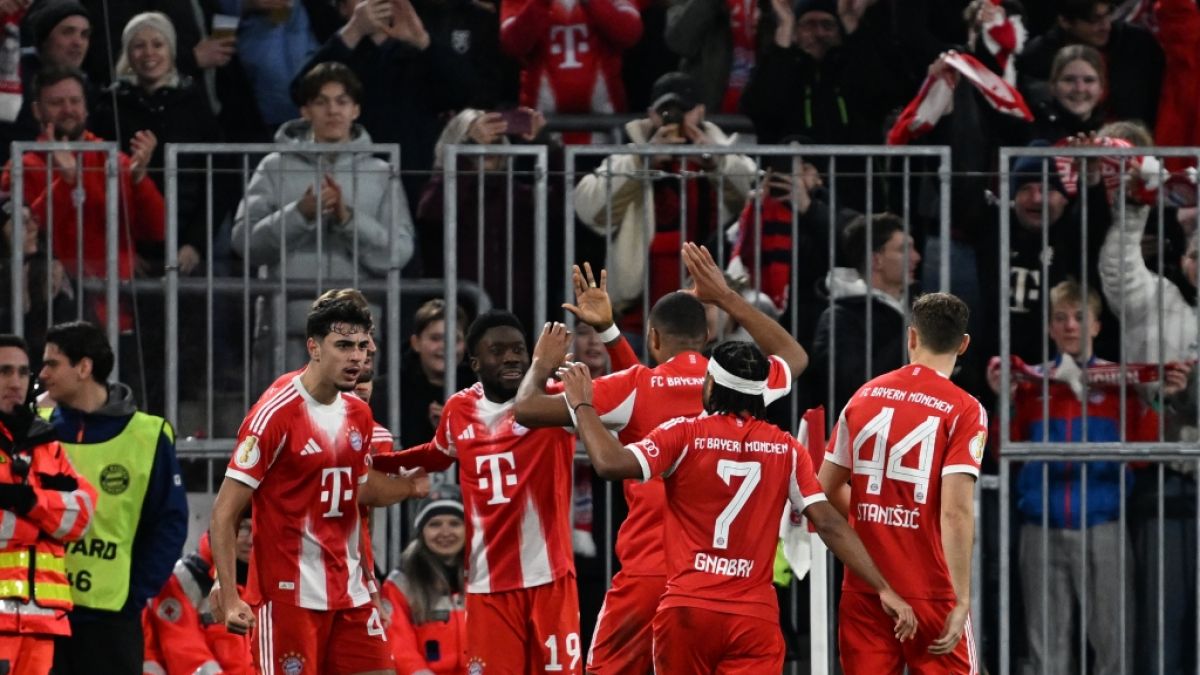 Der FC Bayern M&uuml;nchen bejubelt den 2:0-Sieg gegen RB Leipzig im DFB-Pokalviertelfinale. (Foto)