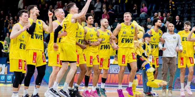 EWE Baskets vs. Würzburg Baskets