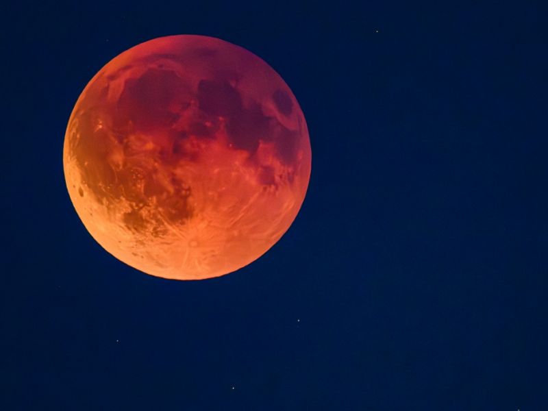 Totale Mondfinsternis am 03.03.2026: Blutmond am Taghimmel - wo Sie das Spektakel sehen können