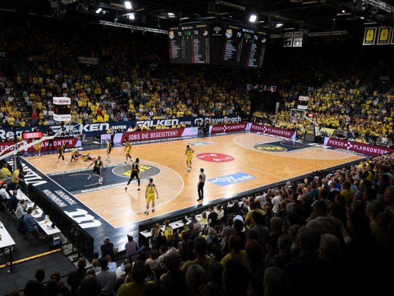 EWE Baskets vs. Telekom Baskets im Livestream: Ausgangslage, Tickets und Anfahrt zum BBL-Duell in Oldenburg