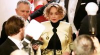 Von Fotografen belagert: Superstar Sharon Stone beim Wiener Opernball.