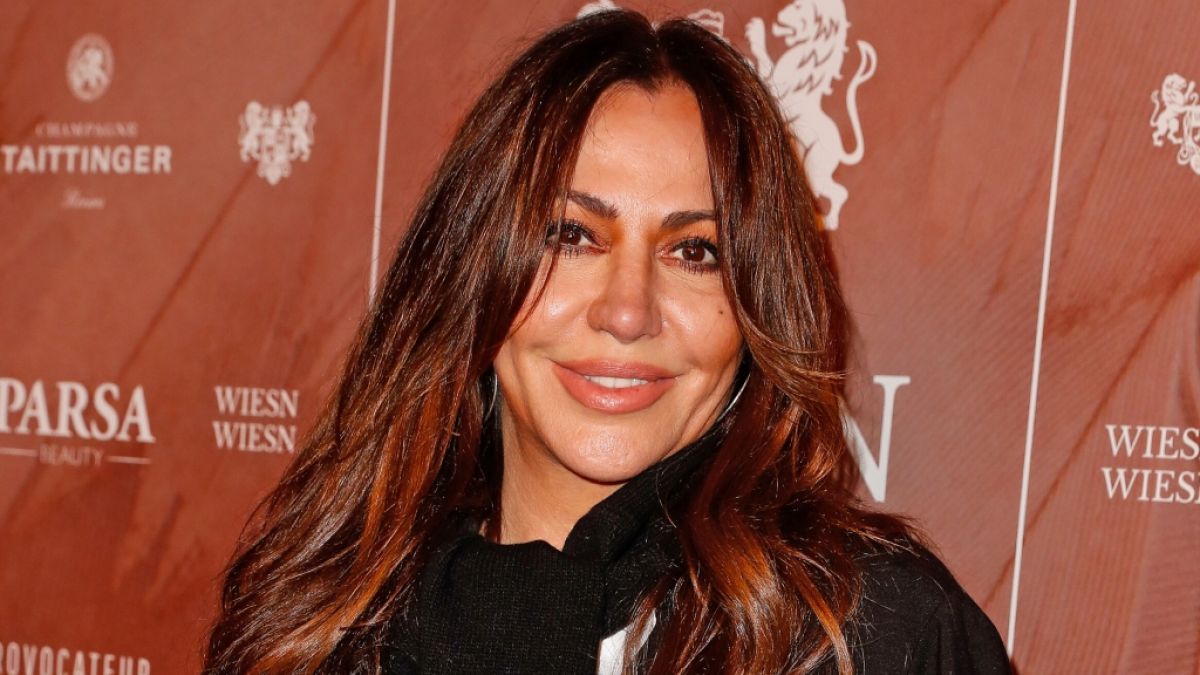 Schauspielerin Simone Thomalla (60) begeistert mit ihrem Auftritt beim Wiener Opernball. (Foto)