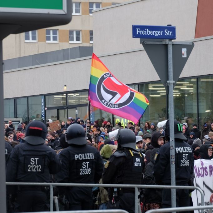 Blockaden mit Pfefferspray und Handgreiflichkeiten aufgelöst