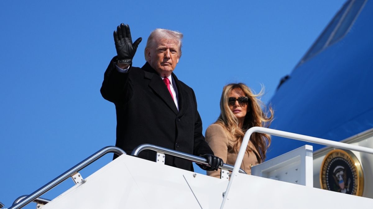 Donald und Melania Trump steigen&nbsp;in Joint Base Andrews in die Air Force One. (Foto)