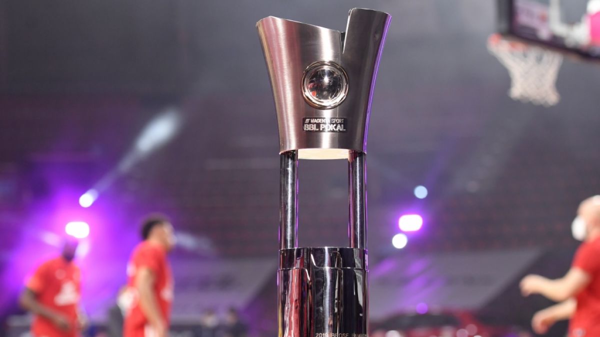 Der BBL-Pokal steht bei den Spielen der TOP FOUR am Spielfeldrand (Archivbild). (Foto)