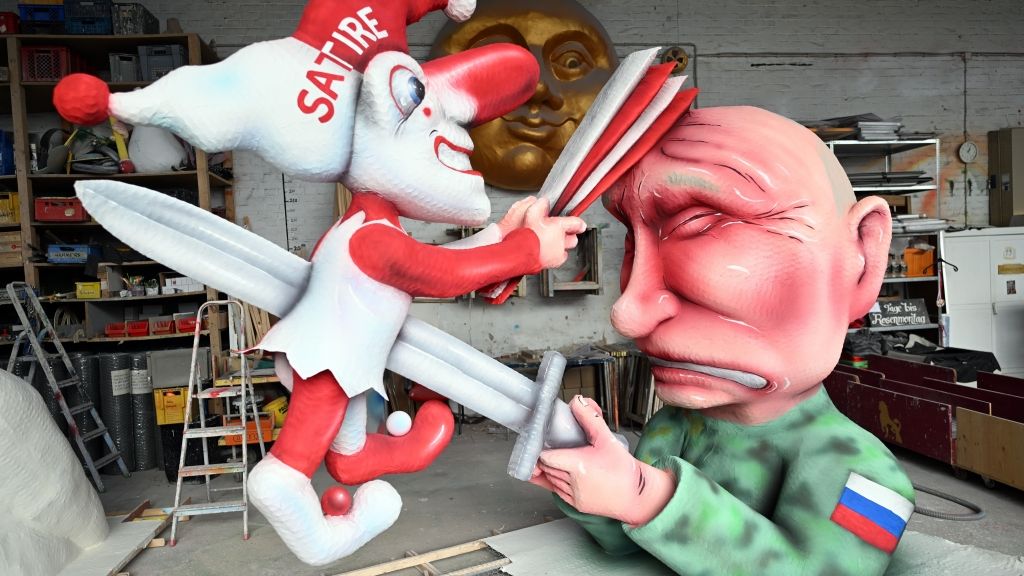 Die Figuren für das Putin-Motiv des Düsseldorfer Karnevalswagenbauers Jacques Tilly, gegen den ein Strafverfahren in Russland läuft. (Foto)