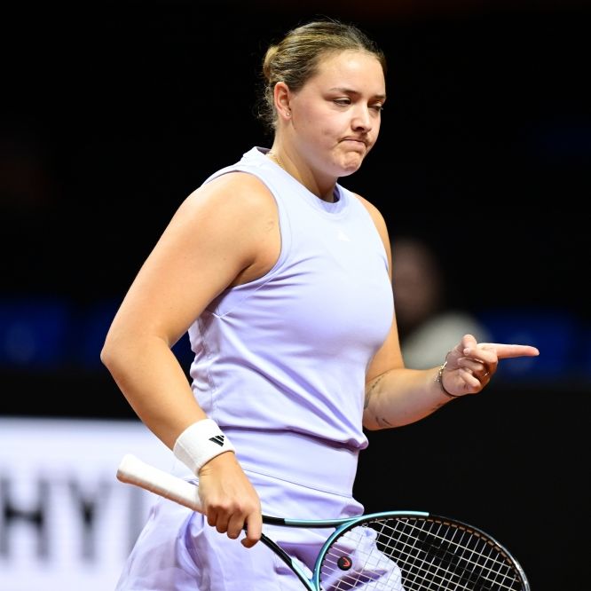 Anna-Lena Friedsam dominiert das Spiel gegen Jule Niemeier