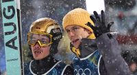 Philipp Raimund (l.) und Andreas Wellinger (r.) haben bei Olympia eine Medaille im Super-Team-Wettbewerb verpasst.