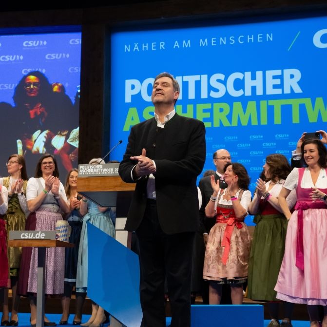 Hier können Sie den Schlagabtausch der Parteien verfolgen