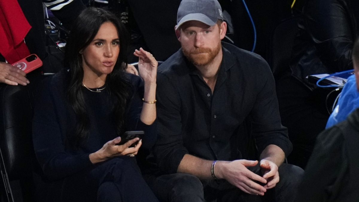 Beim NBA All-Star-Spiel in Inglewood waren alle Augen auf Meghan Markle und Prinz Harry gerichtet, die am Spielfeldrand sa&szlig;en. (Foto)