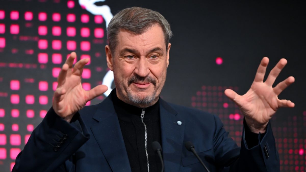 Markus S&ouml;der sorgt mit einer Gesangsdarbietung im Flugzeug f&uuml;r Fremdscham-Momente. (Foto)