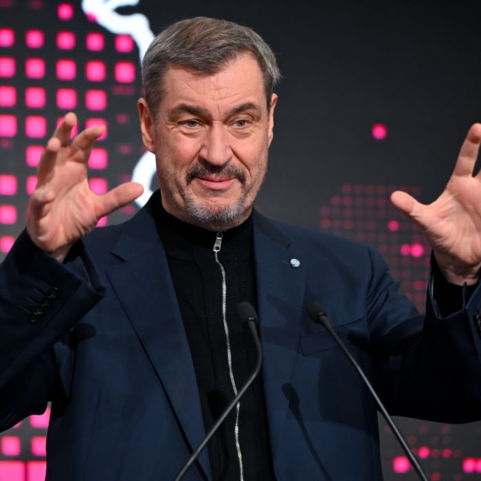 CSU-Chef eskaliert im Flugzeug - seine Gesangsdarbietung sorgt für Fremdscham