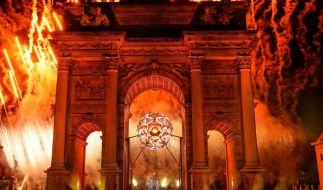 Am 6. Februar wurde das olympische Feuer am Arco della Pace in Mailand entzündet.