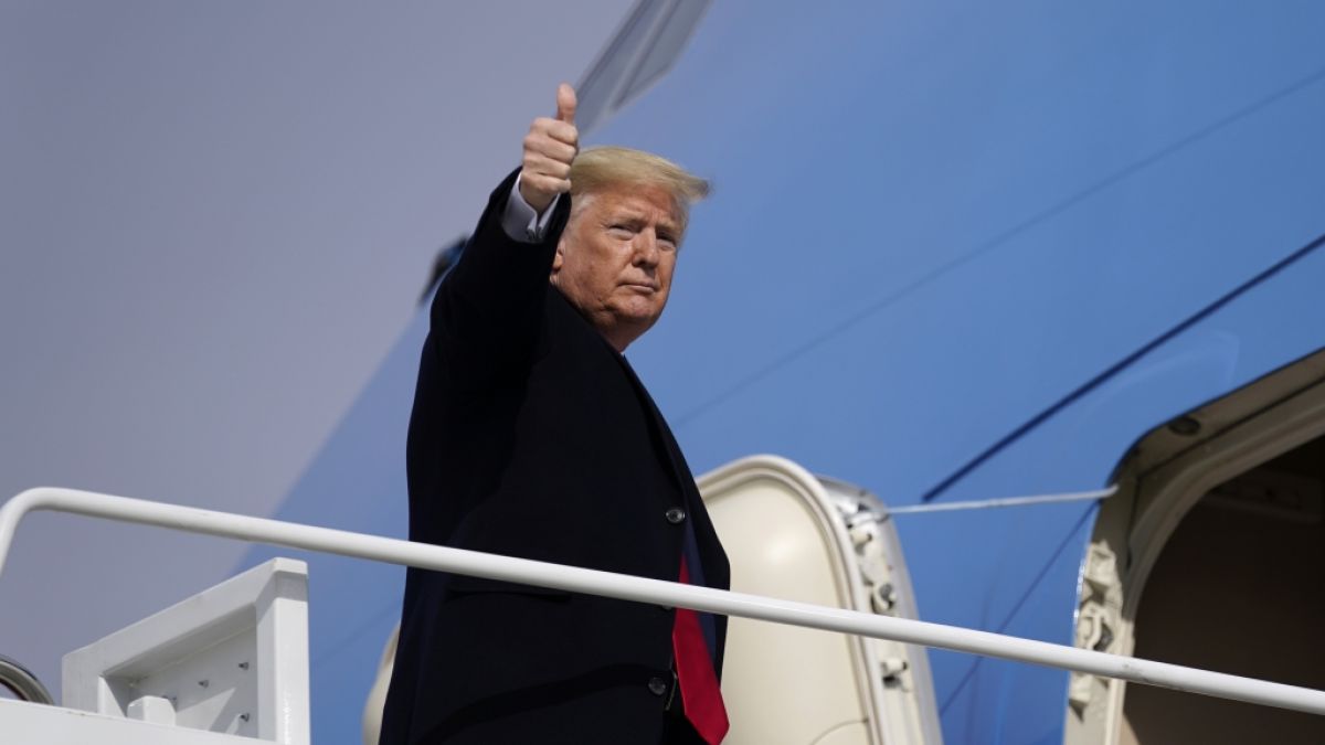 Donald Trump: Sein Regierungsflieger soll eine neue Farbe bekommen. (Foto)